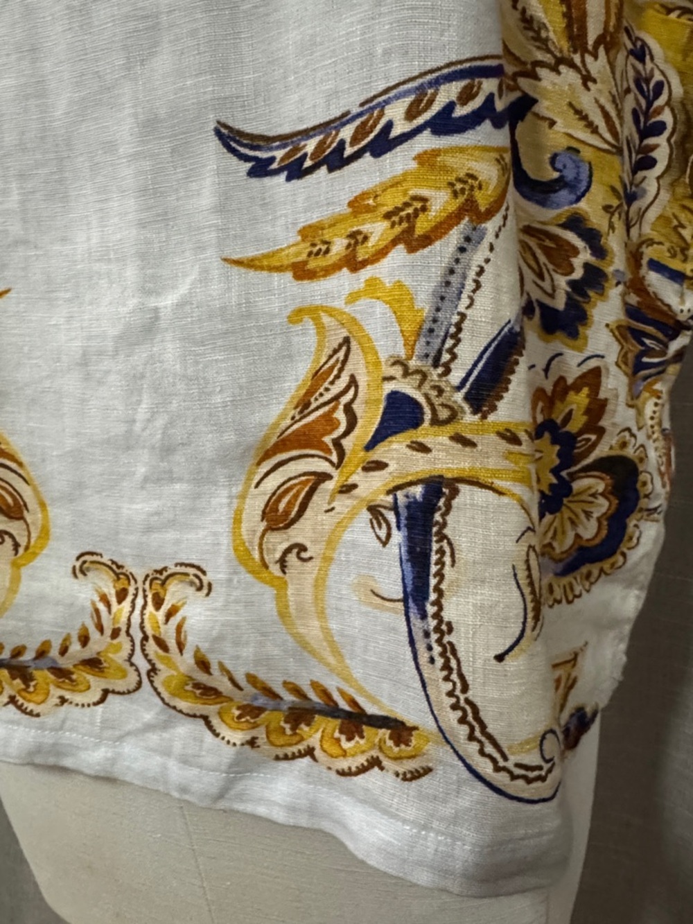 Joie Linen Sleeveless Blouse-Sz L-Blues/White/Brown Scroll-Button Up Back-EUC - Picture 3 of 16